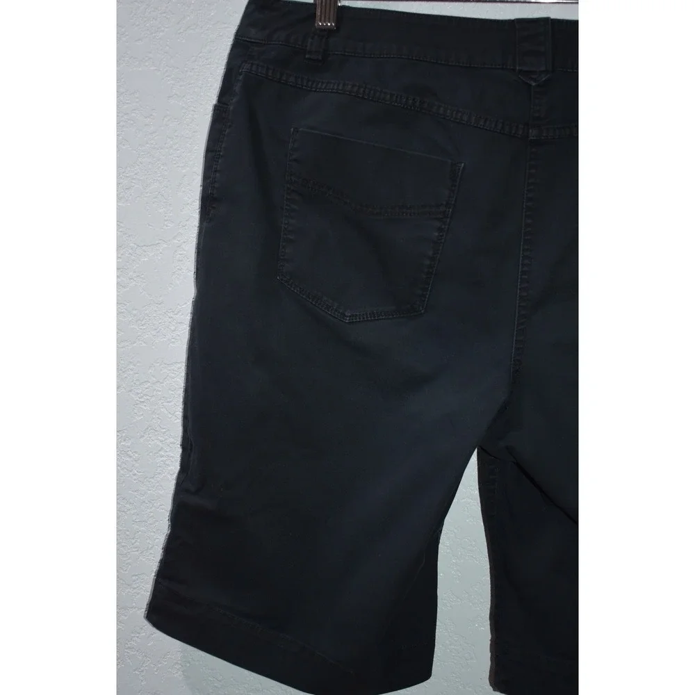 Chicos Black Bermuda Shorts Womens Size‎ 2 Short Cotton Stretch 5 Pocket Twill